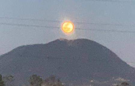 Ya empezó el eclipse total de luna. 11:29 de la noche, su punto máximo